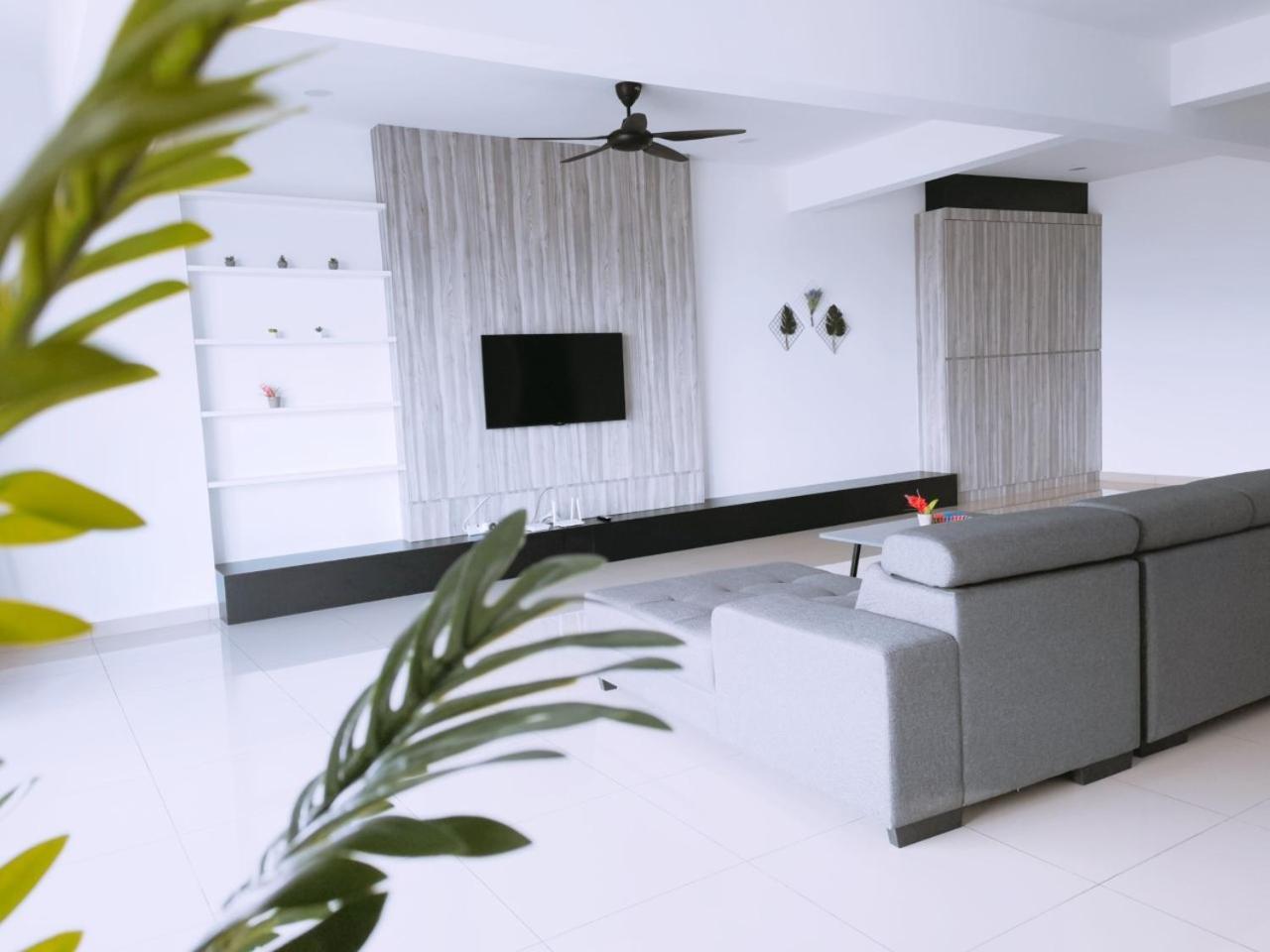 Traveler'S Homestay 旅人窝@ The Venus Sitiawan Kampong Lumut Kiri Exterior photo